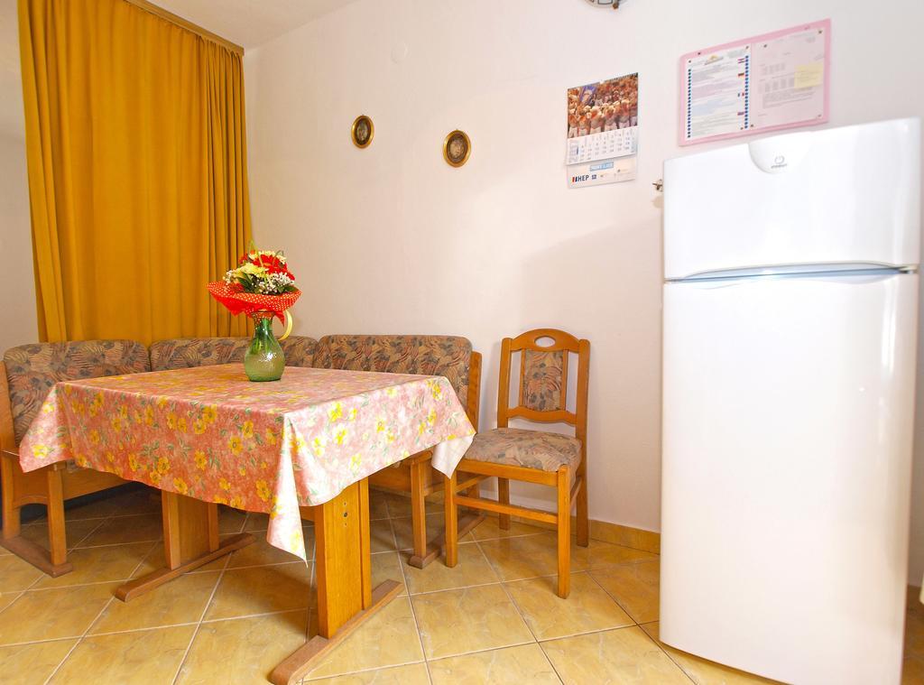 Apartments Branko 1348 พูลา ภายนอก รูปภาพ