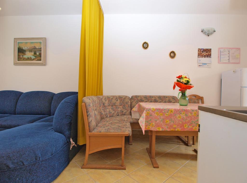 Apartments Branko 1348 พูลา ภายนอก รูปภาพ
