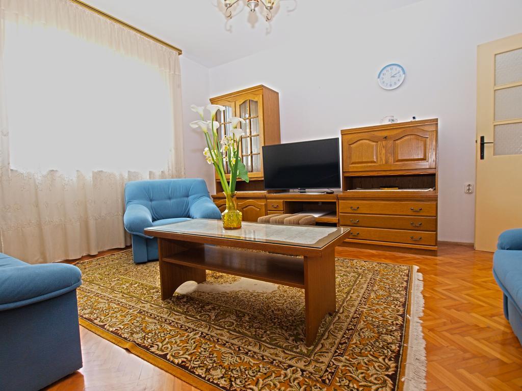 Apartments Branko 1348 พูลา ภายนอก รูปภาพ