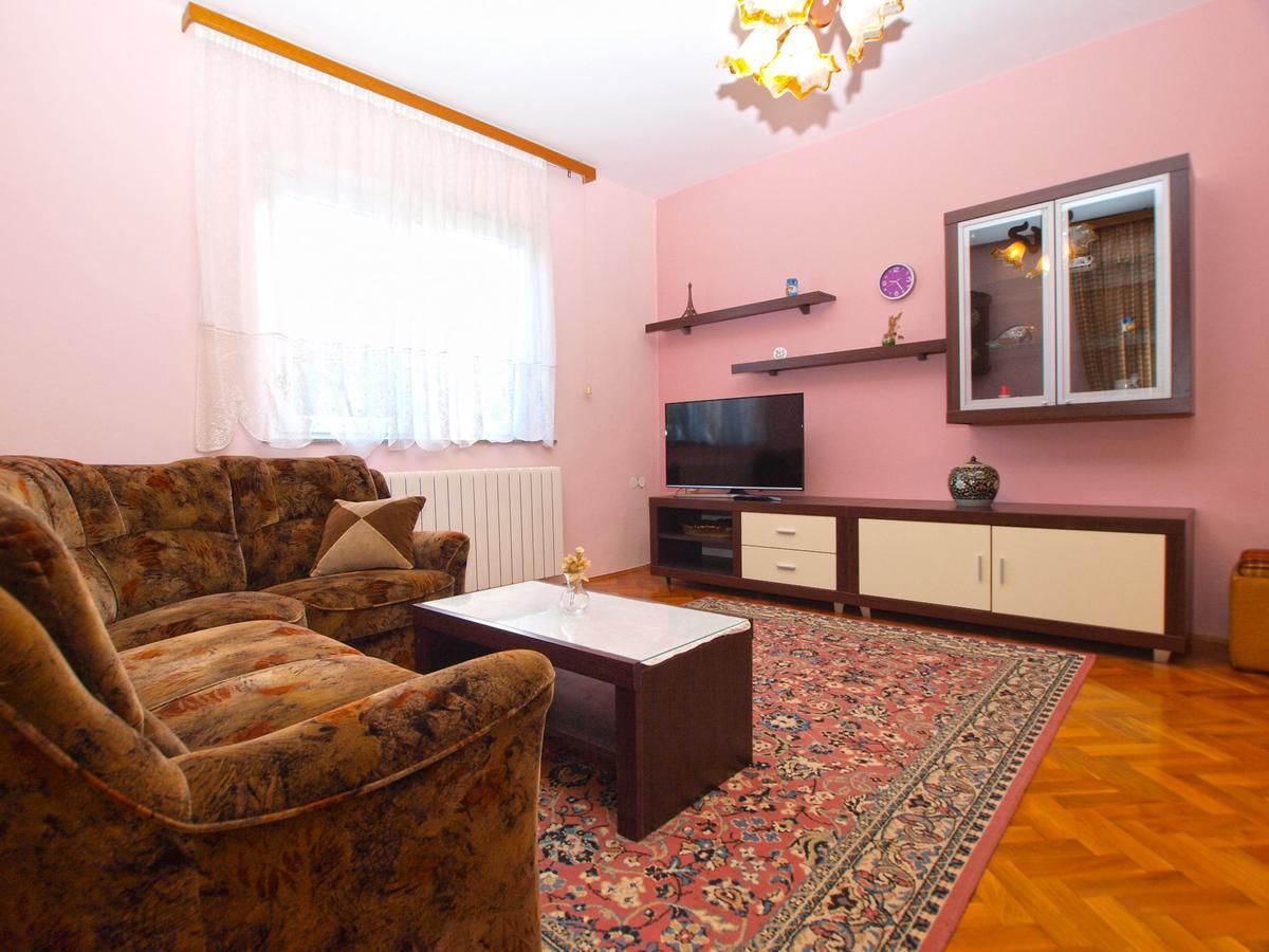 Apartments Branko 1348 พูลา ภายนอก รูปภาพ